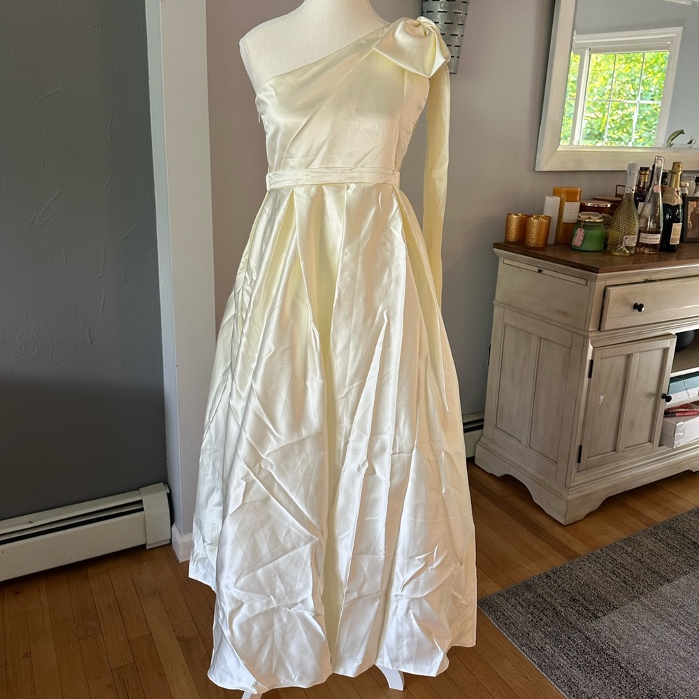 Elegant One-Shoulder Cream Gown